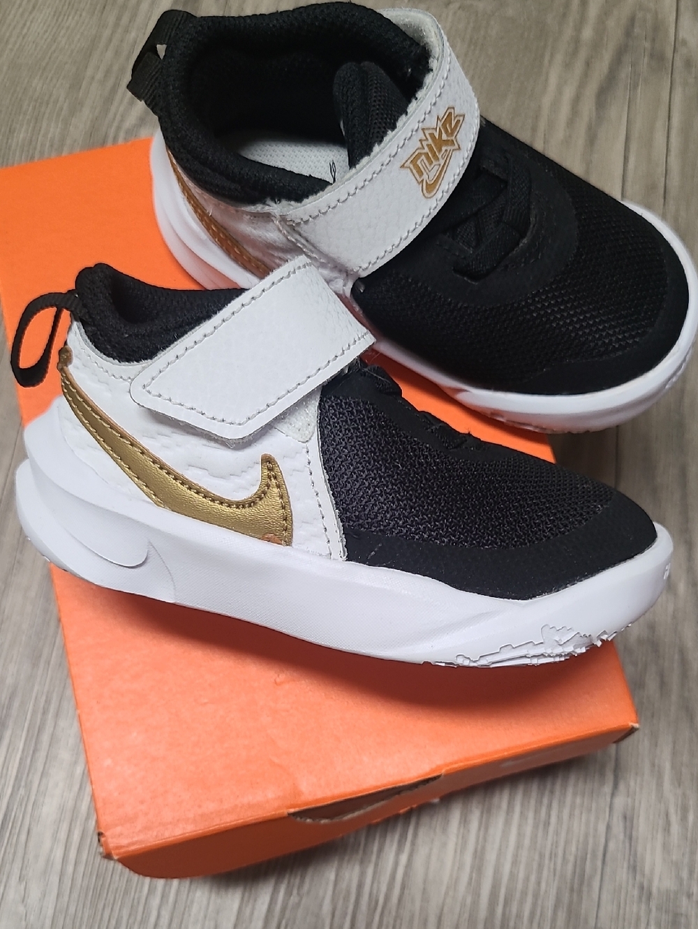 Nike Baby/toddler 6C Black and White Athletic Sneakers with Gold Accent